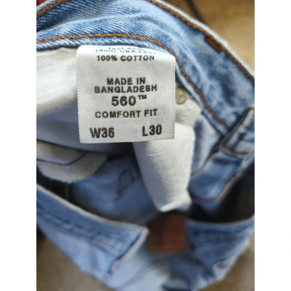 Levi's 560 Men's Relaxed Fit Distressed Light Wash Jeans 36X30‎